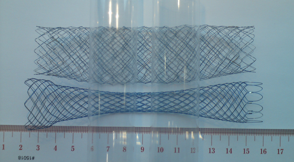 Figure 2b: Although the knitted Egis stent is much larger unconstrained, under compression there is much less stent lengthening. This allows more accurate stent sizing and positioning.